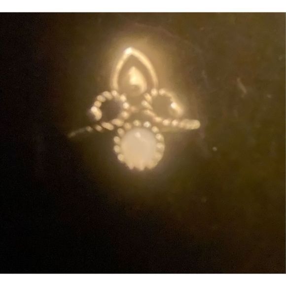 Cute silver opal FLEUR DE LIS RING - Picture 3 of 6